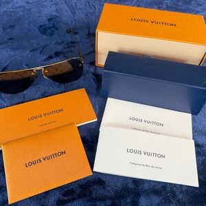 Louis Vuiiton  Avaiator/Pilot Unisex sunglasses